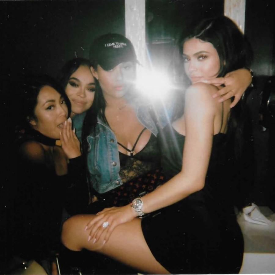 Kylie Jenner seduces her friend in new instagram picture. Kylie Jenner,Kylie Jenner seduces her friend,Kylie Jenner bikini pics,Kylie Jenner bikini images,Kylie Jenner bikini stills,Kylie Jenner curves,Kylie Jenner curves pics,Kylie Jenner flaunts curves,Kylie Jenner curves pics,Kylie Jenner curves images,Kylie