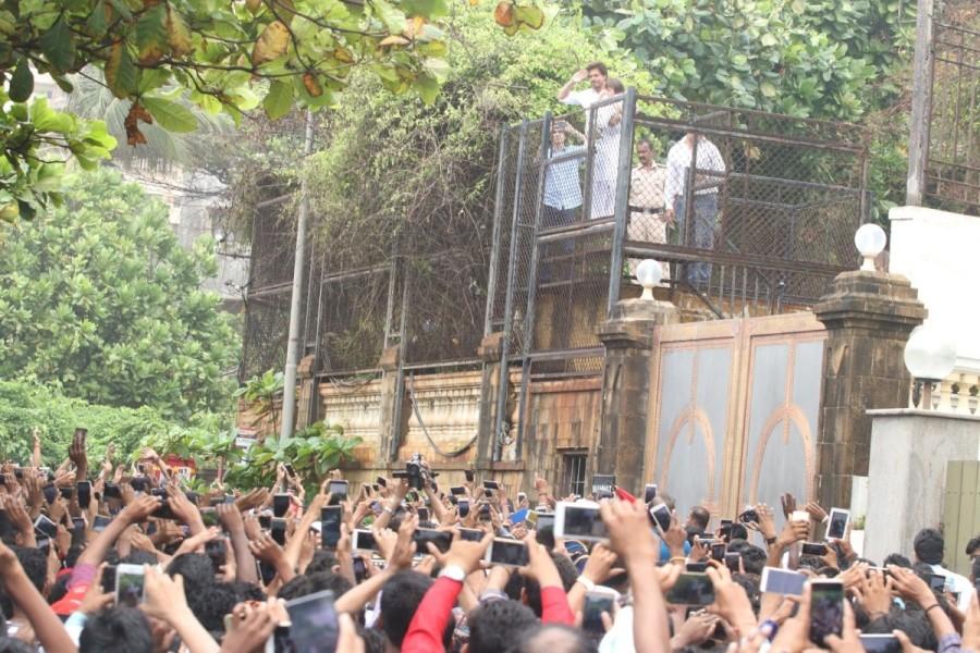 Bollywood actor Shah Rukh Khan greet his fans on the occasion of Eid al-Fitr, in Mumbai on June 26, 2017. Shah Rukh Khan,Shah Rukh Khan with AbRam,AbRam,Shah Rukh Khan greet his fans,Eid al-Fitr