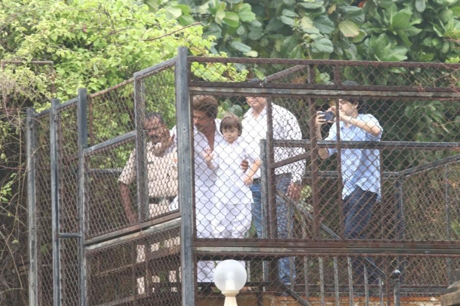 Bollywood actor Shah Rukh Khan greet his fans with AbRam on the occasion of Eid al-Fitr, in Mumbai on June 26, 2017. Shah Rukh Khan,Shah Rukh Khan with AbRam,AbRam,Shah Rukh Khan greet his fans,Eid al-Fitr
