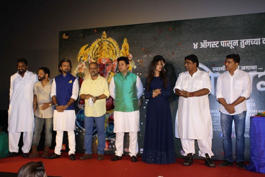 Varun said Acharya is a devotee of Lord Ganesha. "In this song as well, I could see each artiste dancing in the song with full passion and not for promotion of the film as it was all coming from within them. He has massive faith on Ganapati and that is the reason I know his film and his team will be successful," he added. Varun Dhawan and Alia Bhatt,Varun Dhawan,Alia Bhatt,Bhikari Marathi film song launch,Bhikari Marathi,Bhikari Marathi film song launch pics,Bhikari Marathi film song launch images,Bhikari Marathi film song launch stills,Bhikari Marathi film song launch pic