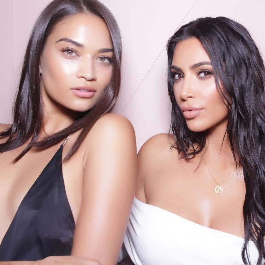 American reality television star Kim Kardashian spends a fun night with her girl gang. Kim Kardashian,actress Kim Kardashian,Kim Kardashian Kanye West,Kim Kardashian fun night,Kim Kardashian bikini pics,Kim Kardashian bikini images,Kim Kardashian bikini stills,Kim Kardashian curves,Kim Kardashian curves pics,Kim Kardashian flaunts curves,Ki