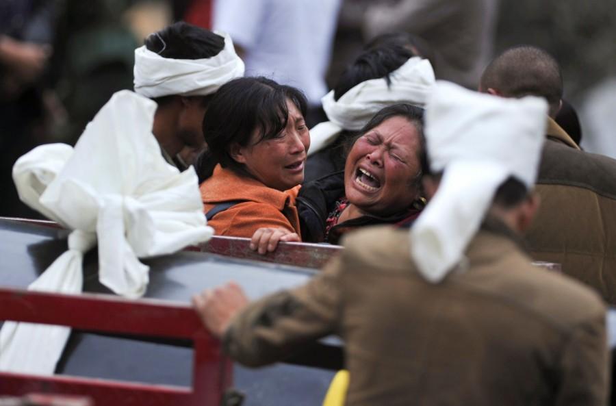 Women react at the site of a landslide, in the village of Xinmo, Sichuan Province. Landslide buries Chinese village,Chinese village,Sichuan province,Xinmo village,Xinmo village China landslide