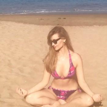 Catherine Tyldesley flashes major cleavage.