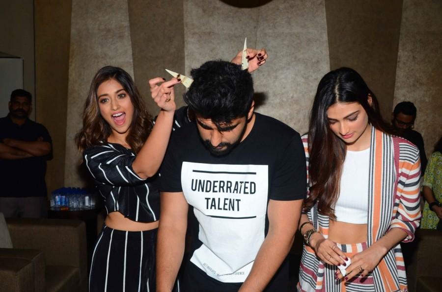 Bollywood actor Arjun Kapoor celebrates his Birthday with Ileana D'Cruz and Athiya Shetty during the promotion of film Mubarakan. Arjun Kapoor,actor Arjun Kapoor,Arjun Kapoor birthday,Arjun Kapoor birthday celebrations,Arjun Kapoor celebrates birthday,Hawa Hawa,Ileana D'Cruz,Athiya Shetty