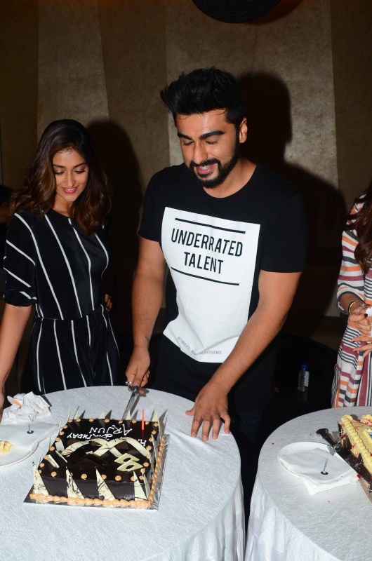 Arjun Kapoor celebrates his Birthday with his costar during the promotion of film Mubarakan in Mumbai. Arjun Kapoor,actor Arjun Kapoor,Arjun Kapoor birthday,Arjun Kapoor birthday celebrations,Arjun Kapoor celebrates birthday,Hawa Hawa,Ileana D'Cruz,Athiya Shetty