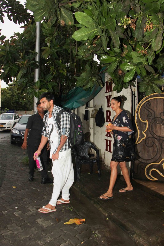Bipasha Basu and hubby Karan Singh Grover snapped post their spa session in Juhu. Karan Singh Grover & Bipasha Basu,Karan Singh Grover,Bipasha Basu,Karan Singh Grover and Bipasha Basu,Karan Singh Grover & Bipasha Basu pics,Karan Singh Grover & Bipasha Basu images,Karan Singh Grover & Bipasha Basu stills,Karan Singh Grov