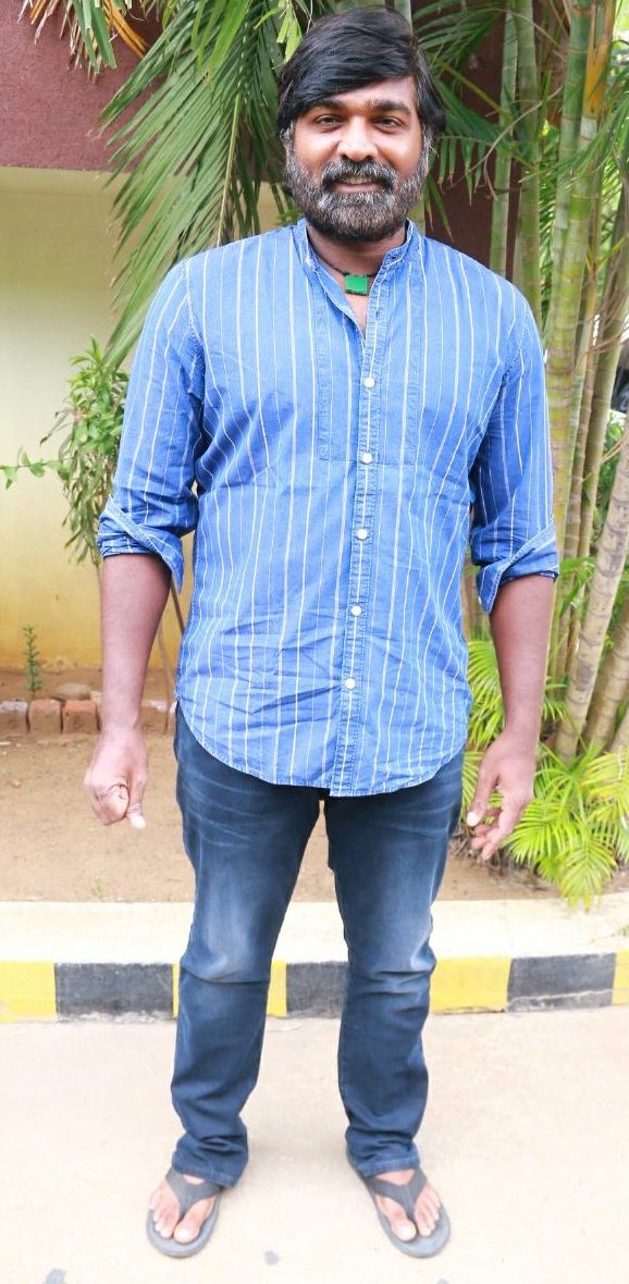 Vijay Sethupathi at Vikram Vedha Press Meet. Vijay Sethupathi,Madhavan,Shraddha Srinath,Vikram Vedha,Vikram Vedha Press Meet,Vikram Vedha Press Meet pics,Vikram Vedha Press Meet images,Vikram Vedha Press Meet stills,Vikram Vedha Press Meet pictures,Vikram Vedha Press Meet photos