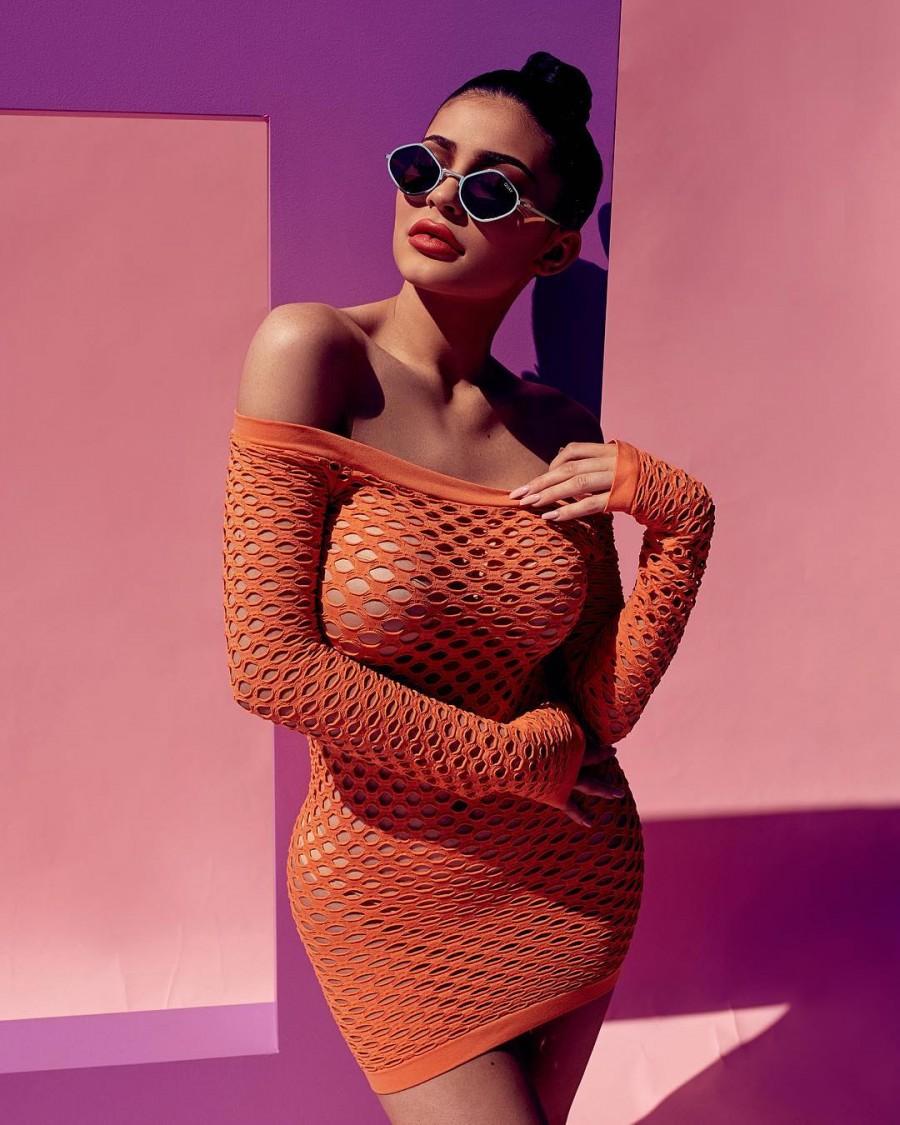 Kylie Jenner,actress Kylie Jenner,Kylie Jenner flaunts cleavage,Kylie Jenner bikini pics,Kylie Jenner bikini images,Kylie Jenner bikini stills,Kylie Jenner curves,Kylie Jenner curves pics,Kylie Jenner flaunts curves,Kylie Jenner curves pics,Kylie Jenner c