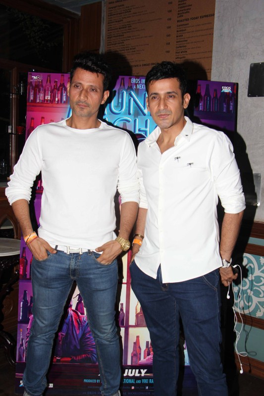 Munna Michael Wrap Up Party stills. Munna Michael,Munna Michael Wrap Up Party,Munna Michael Wrap Up Party pics,Munna Michael Wrap Up Party images,Munna Michael Wrap Up Party stills,Tiger Shroff,Anil Kapoor,Kangana Ranaut