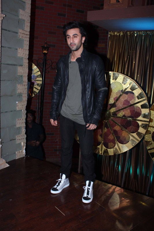 Actor Ranbir Kapoor at the special screening of on the sets of reality show Sabse Bada Kalakar. Ranbir Kapoor,actor Ranbir Kapoor,Sabse Bada Kalakar,reality show Sabse Bada Kalakar,Sabse Bada Kalakar special screening,Sabse Bada Kalakar special screening pics,Sabse Bada Kalakar special screening images,Sabse Bada Kalakar special screening stills,Sab