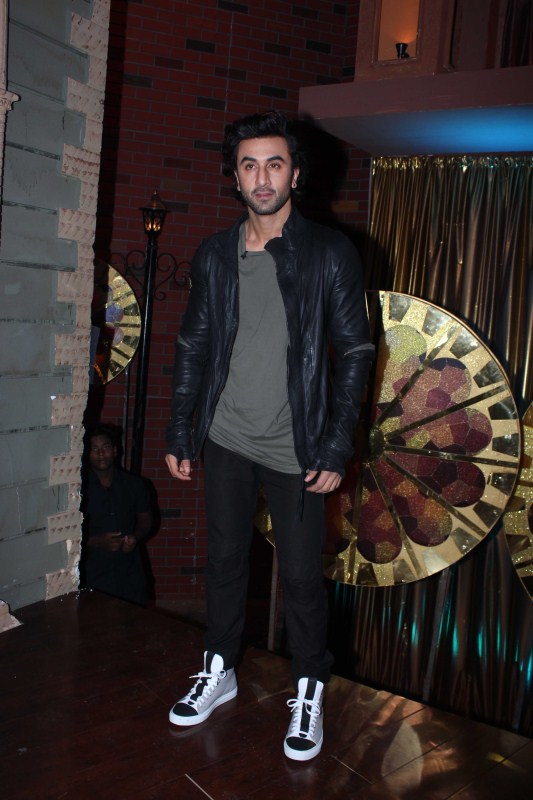 Bollywood actor Actor Ranbir Kapoor at the special screening of on the sets of reality show Sabse Bada Kalakar. Ranbir Kapoor,actor Ranbir Kapoor,Sabse Bada Kalakar,reality show Sabse Bada Kalakar,Sabse Bada Kalakar special screening,Sabse Bada Kalakar special screening pics,Sabse Bada Kalakar special screening images,Sabse Bada Kalakar special screening stills,Sab