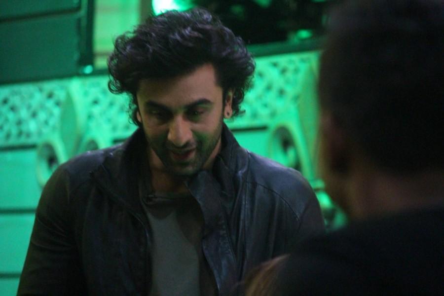 Actor Ranbir Kapoor at the special screening of on the sets of reality show Sabse Bada Kalakar in Mumbai. Ranbir Kapoor,actor Ranbir Kapoor,Sabse Bada Kalakar,reality show Sabse Bada Kalakar,Sabse Bada Kalakar special screening,Sabse Bada Kalakar special screening pics,Sabse Bada Kalakar special screening images,Sabse Bada Kalakar special screening stills,Sab