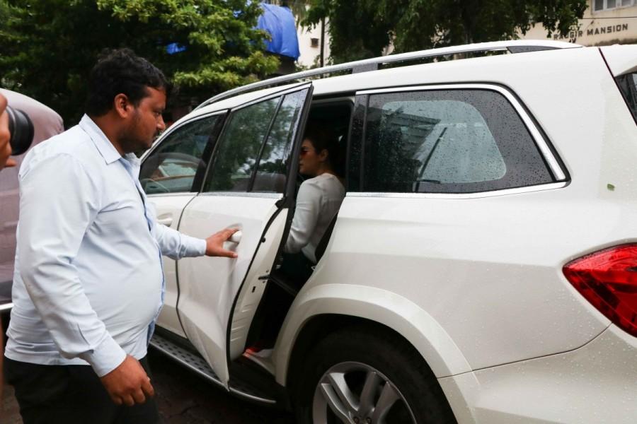 Bollywood film actress Kajol Devgan spotted at Khar in Mumbai. Kajol Devgan at Khar,Kajol Devgan spotted at Khar,Kajol Devgan,Kajol,actress Kajol Devgan,Kajol Devgan latest pics,Kajol Devgan latest images,Kajol Devgan latest stills,Kajol Devgan latest pictures,Kajol Devgan latest photos