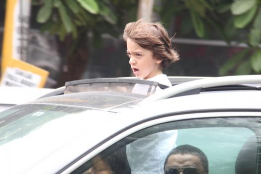 Shah Rukh Khan's Son Abram Enjoying Open Car Ride On Mumbai Roads.