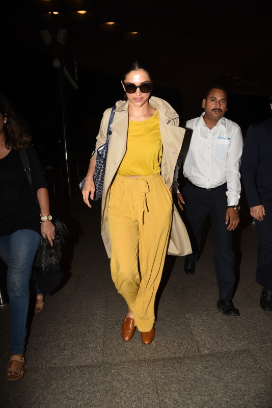 Bollywood film actress Deepika Padukone spotted in bright yellow dress at airport. Deepika Padukone,actress Deepika Padukone,Deepika Padukone in yellow dress,Deepika Padukone at airport,Deepika Padukone airport pics,Deepika Padukone airport images,Deepika Padukone airport stills,Deepika Padukone airport pictures,Deepika Padukone airport