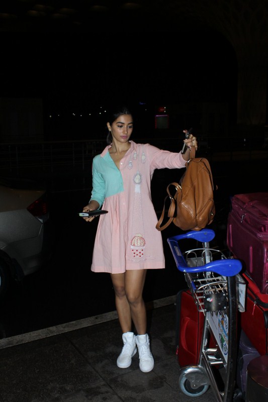 Indian film actress Pooja Hegde spotted at Mumbai airport on 29th June 2017. Pooja Hegde at airport,Pooja Hegde spotted at airport,Pooja Hegde,actress Pooja Hegde,Pooja Hegde latest pics,Pooja Hegde latest images,Pooja Hegde latest photos,Pooja Hegde latest sttlls,Pooja Hegde latest pictures