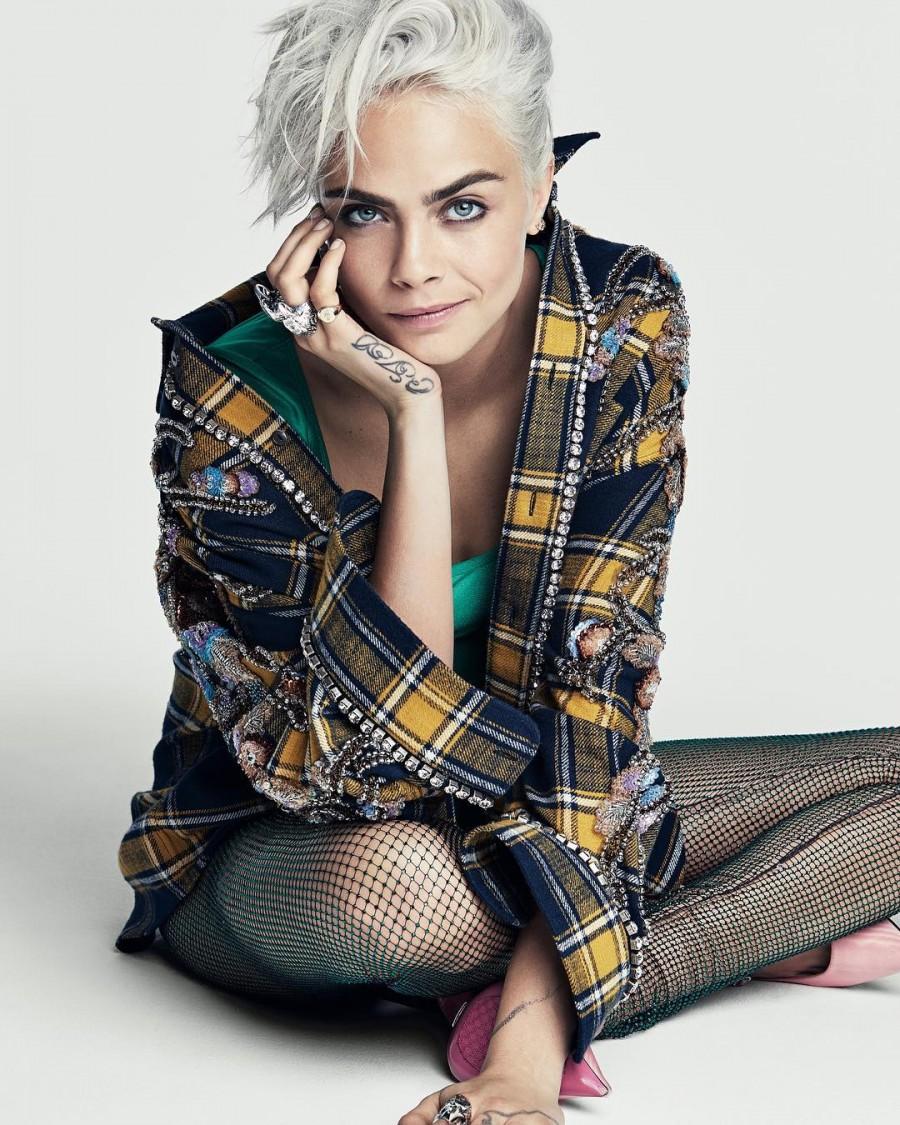 Model Cara Jocelyn Delevingne post raunchy stills on instagram. Delevingne,Delevingne bikini pics,Delevingne bikini images,Delevingne bikini stills,Delevingne curves,Delevingne curves pics,Delevingne flaunts curves,Delevingne curves pics,Delevingne curves images,Delevingne curves stills,Delevingne curves pictures