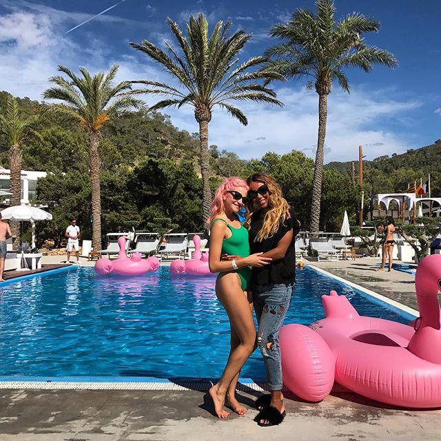 Victoria Louise "Pixie" Lott flaunts her pink neon hair in racy high-cut swimsuit. Pixie Lott,Pixie Lott flaunts her pink neon hair,Pixie Lott pink neon hair,Pixie Lott bikini pics,Pixie Lott bikini images,Pixie Lott bikini stills,Pixie Lott curves,Pixie Lott curves pics,Pixie Lott flaunts curves,Pixie Lott curves pics,Pixie Lott curves