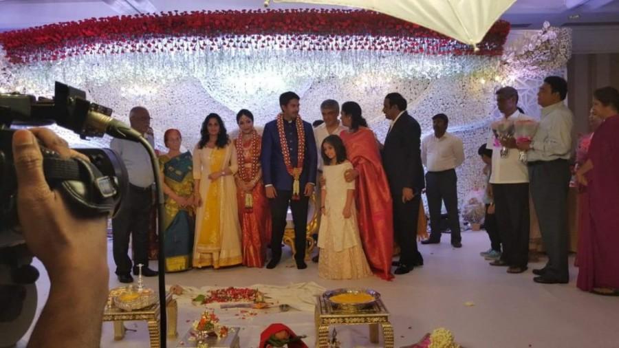 Vivegam star Ajith Kumar with his family. Vivegam,Ajith Kumar,Thala Ajith,Ajith with his wife,Ajith with his family,Ajith latest pics,Ajith latest images,Ajith latest stills,Ajith latest pictures