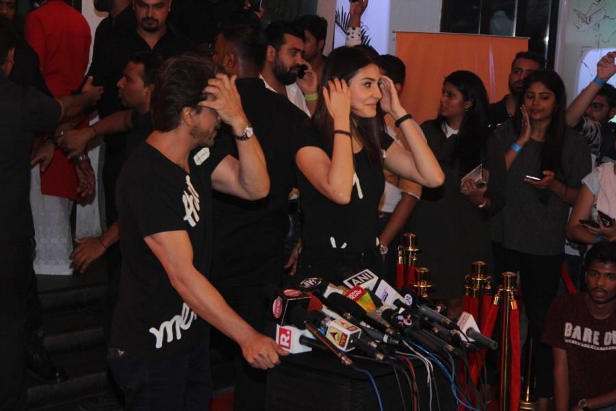 The Imtiaz Ali directorial is produced by Red Chillies Entertainment. It will showcase Anushka essay a Gujarati girl named Sejal Jhaveri, while Shah Rukh plays a Punjabi guy named Harinder Singh Nehra. Shah Rukh Khan and Anushka Sharma,Shah Rukh Khan,Anushka Sharma,Beech Beech Mein song launch,Beech Beech Mein,Beech Beech Mein song launch pics,Beech Beech Mein song launch images,Beech Beech Mein song launch stlls,Jab Harry Met Sejal,Jab Harry Met Sejal