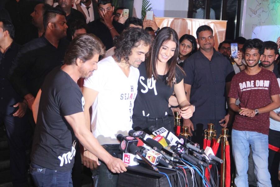 The film is all set to release on August 4. Shah Rukh Khan and Anushka Sharma,Shah Rukh Khan,Anushka Sharma,Beech Beech Mein song launch,Beech Beech Mein,Beech Beech Mein song launch pics,Beech Beech Mein song launch images,Beech Beech Mein song launch stlls,Jab Harry Met Sejal,Jab Harry Met Sejal