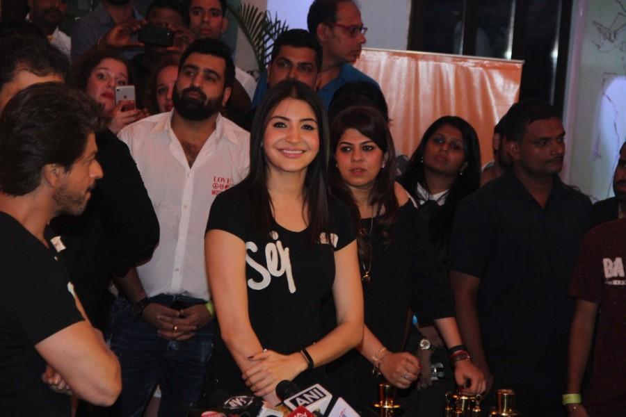 "Beech beech mein" will showcase Shah Rukh and Anushka grooving to the lively tunes of Pritam, amidst a club set-up. Shah Rukh Khan and Anushka Sharma,Shah Rukh Khan,Anushka Sharma,Beech Beech Mein song launch,Beech Beech Mein,Beech Beech Mein song launch pics,Beech Beech Mein song launch images,Beech Beech Mein song launch stlls,Jab Harry Met Sejal,Jab Harry Met Sejal