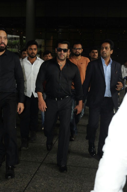 Tubelight actor Salman Khan arrives from Delhi on 03rd July 2017. Salman Khan,actor Salman Khan,Tubelight,Tubelight actor,Salman Khan spotted in Delhi,Salman Khan in Delhi,Salman Khan new pics,Salman Khan new images,Salman Khan new stills,Salman Khan new pictures,Salman Khan new photos