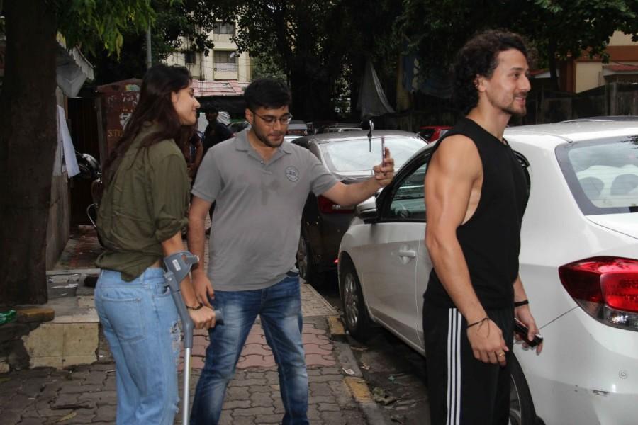Injured actress Disha Patani spotted with rumoured boyfriend Tiger Shroff on 3rd July 2017. Injured Disha Patani,Disha Patani,Tiger Shroff,Disha Patani and Tiger Shroff