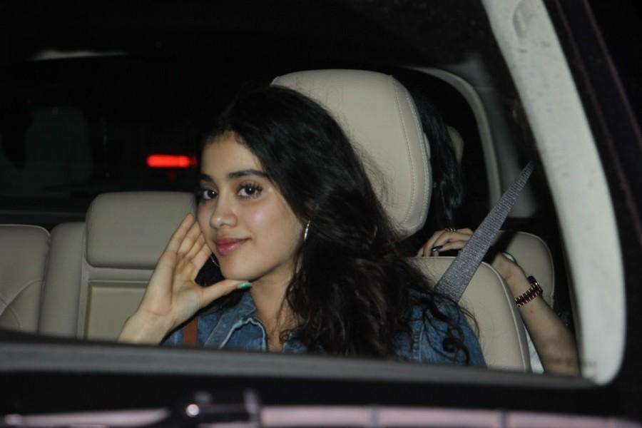 Jhanvi spotted at MOM special screening. Nawazuddin Siddiqui,Jhanvi Kapoor,Rekha,Sara Ali Khan,Shahid Kapur’s brother Ishan Khattar,Javed Akhtar,MOM special screening,MOM,MOM special screening pics,MOM special screening images,MOM special screening stills,MOM special screening pictures,MOM speci