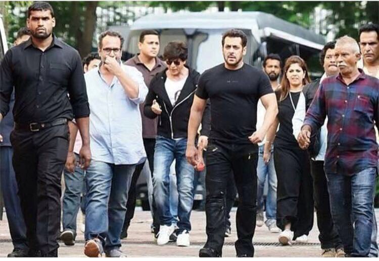 Bollywood actor Salman Khan kick starts shooting for Aanand L Rai's next with Shah Rukh Khan. Salman Khan,Salman Khan and Shah Rukh Khan,Shah Rukh Khan,Aanand L Rai,Dwarf film,Dwarf,shah rukh khan dwarf movie,Shah Rukh Khan and Salman Khan