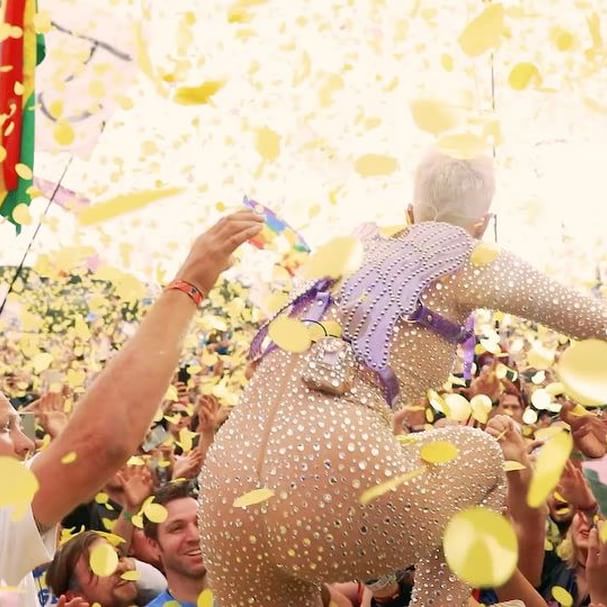 She even urged the 32-year-old singer to spend a day with her and see her work first-hand. "Katy Perry, I challenge you to come and spend a day with me (a wildlife vet) and learn first hand why your comment should not be streamed across the nation," she said. Katy Perry,Katy Perry slammed over ad,Katy Perry ad,Pop star Katy Perry,singer Katy Perry,chase