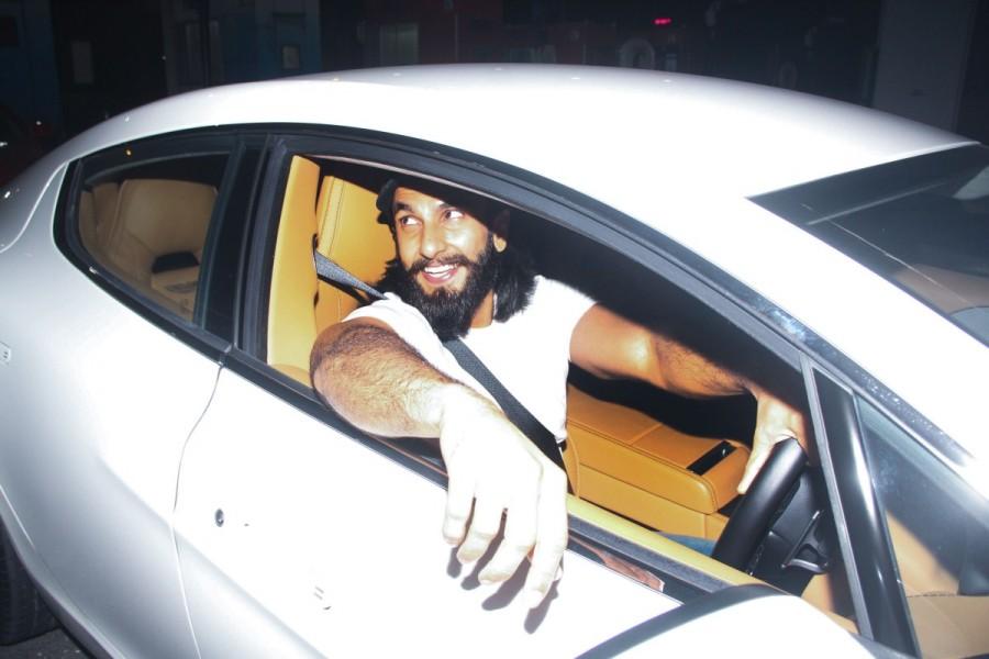 Actor Ranveer Singh spotted at toll plaza in Bandra on his birthday in Mumbai. Ranveer Singh,actor Ranveer Singh,Ranveer Singh birthday,Ranveer Singh spotted at toll plaza