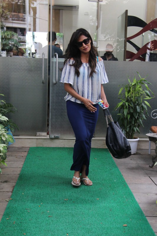 Bollywood film actress Chitrangada Singh spotted at Muah Salon in Bandra on 05th July 2017. Chitrangada Singh,actress Chitrangada Singh,Chitrangada Singh at Muah Salon,Muah Salon,Chitrangada Singh new pics,Chitrangada Singh new images,Chitrangada Singh new stills,Chitrangada Singh new pictures,Chitrangada Singh new photos