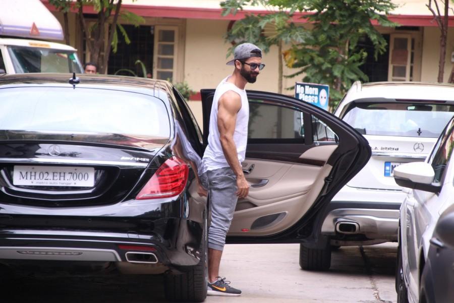 Actor Shahid Kapoor at a gym in Bandra. Shahid Kapoor and Kareena Kapoor Khan,Shahid Kapoor,Kareena Kapoor Khan,Kareena Kapoor,Kareena Kapoor Khan at a gym,Kareena Kapoor at a gym,Shahid Kapoor at Gym