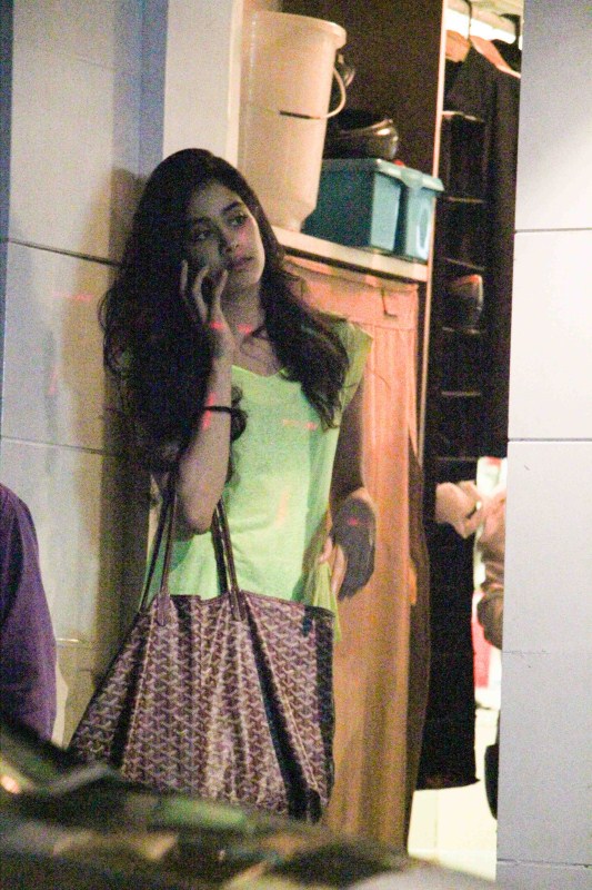 Sridevi daughter Jhanvi Kapoor spotted at Kromakey salon. Sridevi and Jhanvi Kapoor,Sridevi daughter,Sridevi,Sridevi Kapoor,Jhanvi Kapoor,Jhanvi Kapoor pics,Jhanvi Kapoor images,Jhanvi Kapoor stills,Jhanvi Kapoor pictures,Jhanvi Kapoor photos