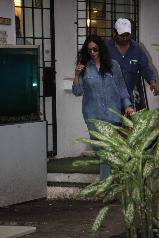 Bollywood actress Sridevi spotted at Kromakey salon. Sridevi and Jhanvi Kapoor,Sridevi daughter,Sridevi,Sridevi Kapoor,Jhanvi Kapoor,Jhanvi Kapoor pics,Jhanvi Kapoor images,Jhanvi Kapoor stills,Jhanvi Kapoor pictures,Jhanvi Kapoor photos