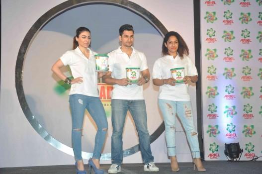 Soha Ali Khan with Husband Kunal Khemu launch Ariel Men and Women wash care
