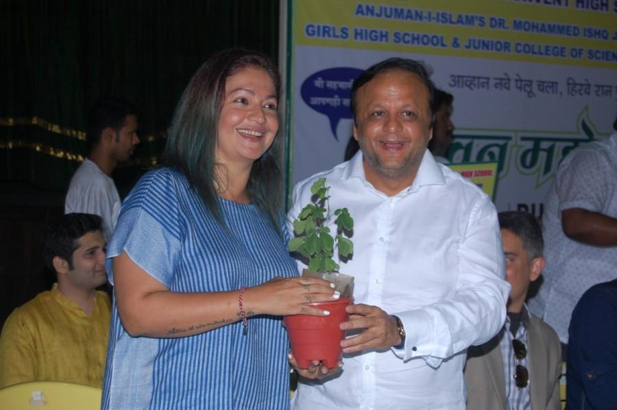 Pooja Bhatt addressed the students of the school and stated, i stand here as a bandra girl even before a Mumbai girl. Pooja Bhatt,Shaan,Wajid Khan,Van Mahautsav by Bhamla Foundation,Bhamla Foundation
