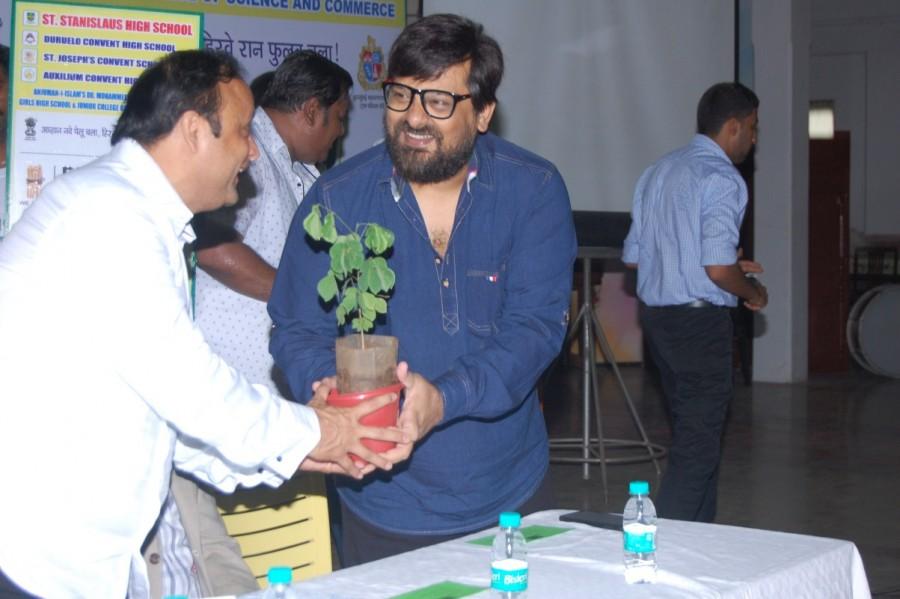 She further added that you know my sister Alia for sure, well Alia does a lot for the environment. Each year on er birthday depending on how old she is we plant trees, its a tradition in our family. Pooja Bhatt,Shaan,Wajid Khan,Van Mahautsav by Bhamla Foundation,Bhamla Foundation