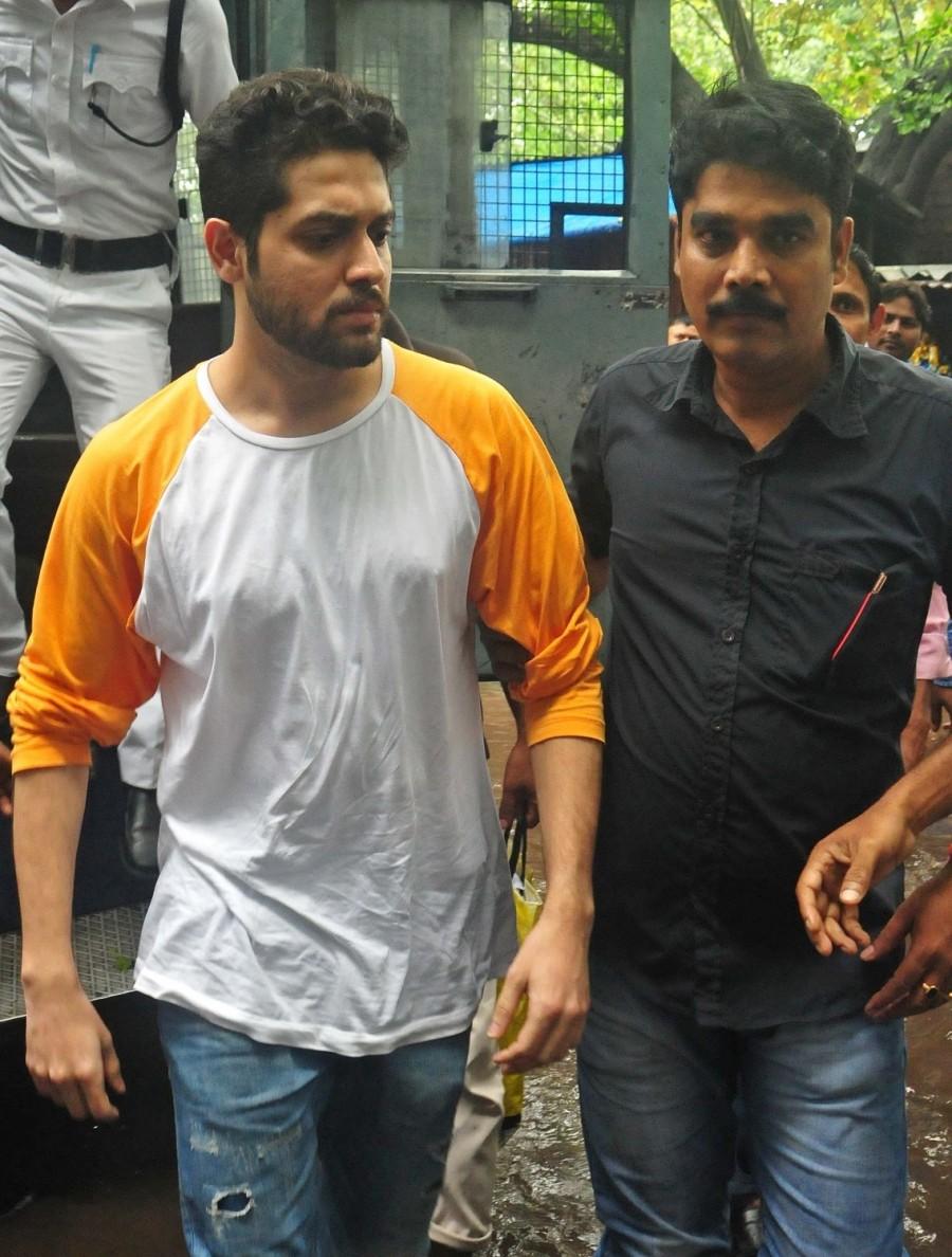 Vikram Chatterjee, who is facing a culpable homicide charge for the car crash in which model-anchor Sonika Chauhan was killed, being taken to be produced before a Kolkata court on July 7, 2017. Vikram Chatterjee,actor Vikram Chatterjee,Vikram Chatterjee arrested,Vikram Chatterjee for sonika chauhan death,Vikram Chatterjee accident,model Sonika Chauhan,Sonika Chauhan,Kolkata model Sonika Chauhan