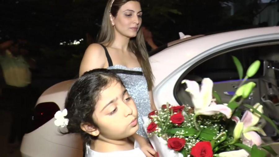 Neetu Singh's birthday celebrations stills. Neetu Singh,actress Neetu Singh,Neetu Singh birthday,Neetu Singh birthday celebrations,Neetu Singh birthday celebration pics,Neetu Singh birthday celebration images,Neetu Singh birthday celebration stills,Neetu Singh birthday celebration pictures,Neetu Si