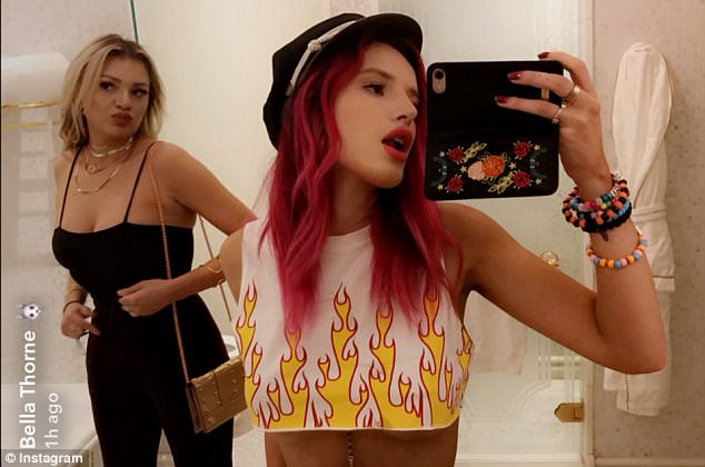 Bella Thorne flashes her curves in tiny crop top - Photos,Images,Gallery -  69974