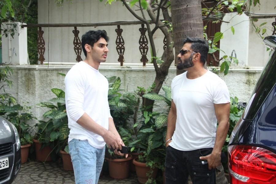Actor Suniel Shetty with son Ahan was spotted at Sajid Nadiadwala's residence. Suniel Shetty,Suniel Shetty son,Suniel Shetty son Ahan,Ahan,Sajid Nadiadwala,Sajid Nadiadwala residence