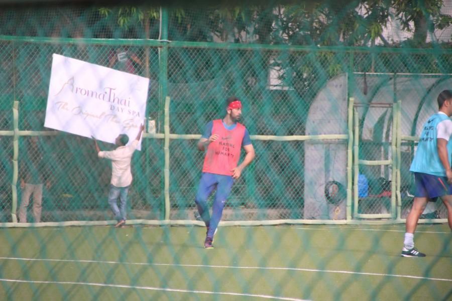 Bollywood film actor Ranbir Kapoor spotted playing football at Bandra. Ranbir Kapoor,actor Ranbir Kapoor,Ranbir Kapoor spotted at Bandra,Ranbir Kapoor playing football,Ranbir Kapoor football,Ranbir Kapoor PICS,Ranbir Kapoor images,Ranbir Kapoor stills,Ranbir Kapoor pictures,Ranbir Kapoor photos