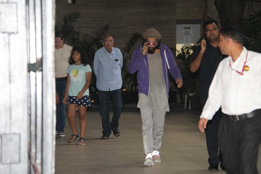 Bollywood actor Ranveer Singh spotted at Bandra, Mumbai on 09th July 2017. Ranveer Singh,actor Ranveer Singh,Ranveer Singh spotted at Bandra,Ranveer Singh at Bandra,Ranveer Singh new pics,Ranveer Singh new images,Ranveer Singh new stills,Ranveer Singh new pictures,Ranveer Singh new photos