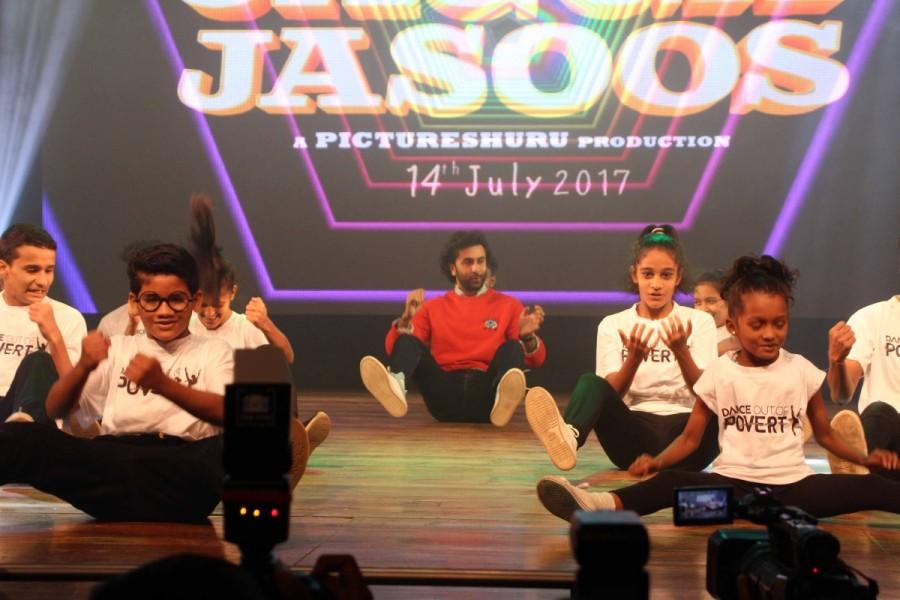'Jagga Jasoos' effectively encompasses the ups and downs and many adventurous moments that Ranbir aka Jagga and Katrina aka Shruti indulge in. The film's trailer and songs have left the audiences in complete anticipation to witness the world of Jagga. The film is an adventure drama where Ranbir's character is on the look for his missing father. Ranbir Kapoor,Ranbir Kapoor promotes Jagga Jasoos,Jagga Jasoos,Ranbir Kapoor promotes Jagga Jasoos film,Jagga Jasoos promotion,Jagga Jasoos movie promotion,Jagga Jasoos film promotion,St. Andrews Auditorium