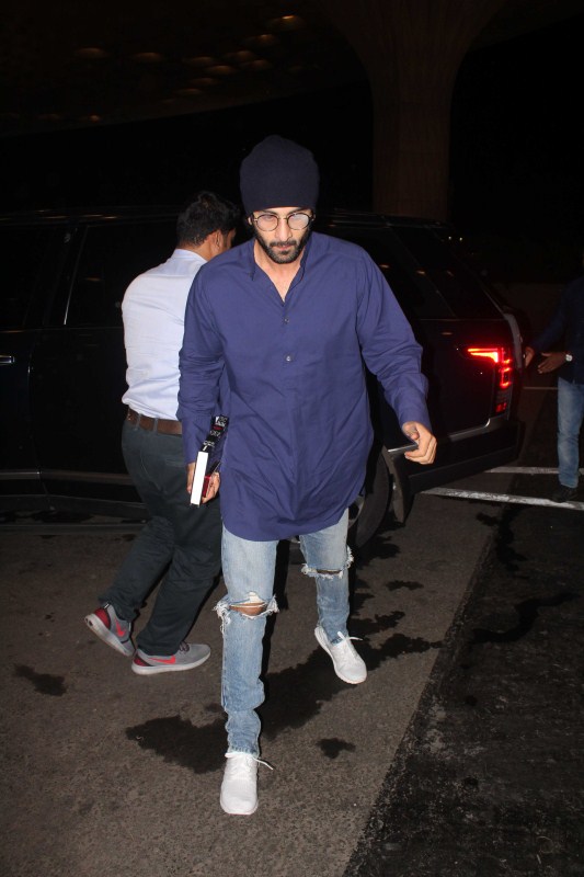 Actor Ranbir Kapoor spotted at Mumbai airport. Ranbir Kapoor and Katrina Kaif,Ranbir Kapoor,Katrina Kaif,Ranbir Kapoor spotted at airport,Katrina Kaif spotted at airport,Ranbir Kapoor at airport,Katrina Kaif at airport