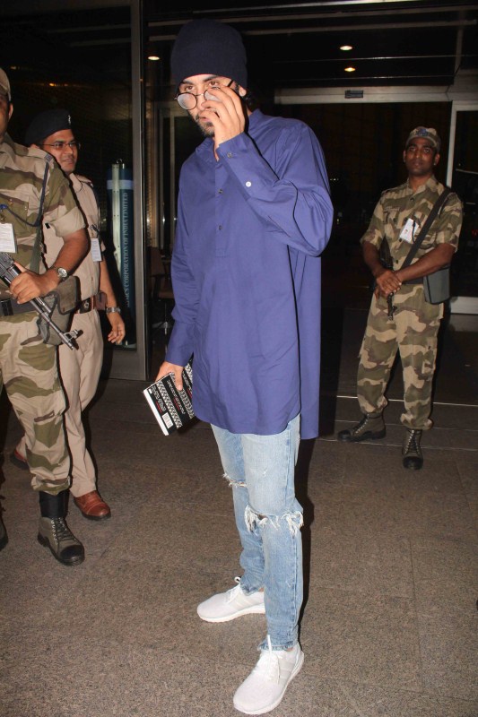 Ranbir Kapoor spotted at Mumbai airport. Ranbir Kapoor and Katrina Kaif,Ranbir Kapoor,Katrina Kaif,Ranbir Kapoor spotted at airport,Katrina Kaif spotted at airport,Ranbir Kapoor at airport,Katrina Kaif at airport
