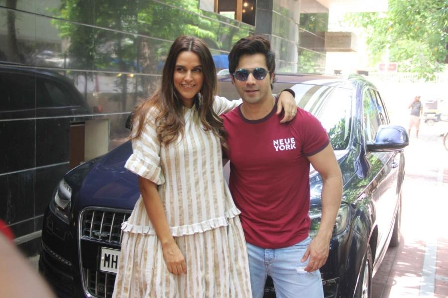 Bollywood film actor Varun Dhawan snapped at 'No Filter with Neha Show' in Mumbai. Varun Dhawan,actor Varun Dhawan,Varun Dhawan with No Filter with Neha Show,No Filter with Neha Show,Neha Show,Varun Dhawan latest pics,Varun Dhawan latest images,Varun Dhawan latest stills,Varun Dhawan latest pictures,Varun Dhawan latest photos