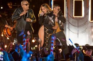 Jennifer Lopez,Jennifer Lopez wardrobe malfunction,Jennifer Lopez bikini pics,Jennifer Lopez bikini images,Jennifer Lopez bikini stills,Jennifer Lopez curves,Jennifer Lopez curves pics,Jennifer Lopez flaunts curves,Jennifer Lopez curves pics,Jennifer Lope